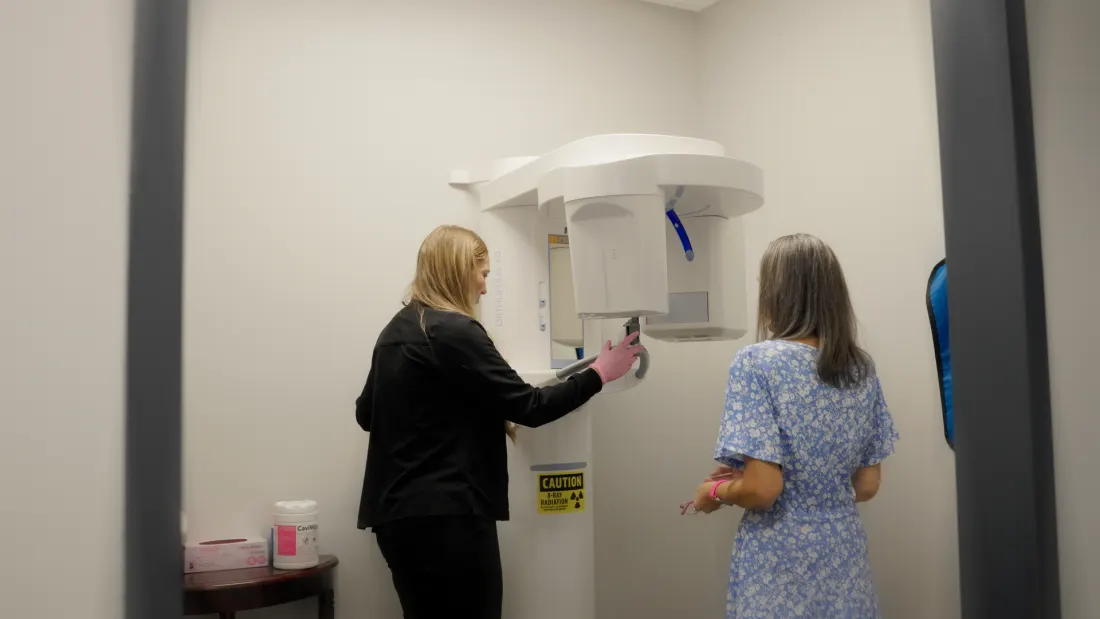 Team member guiding a patient through 3D imaging